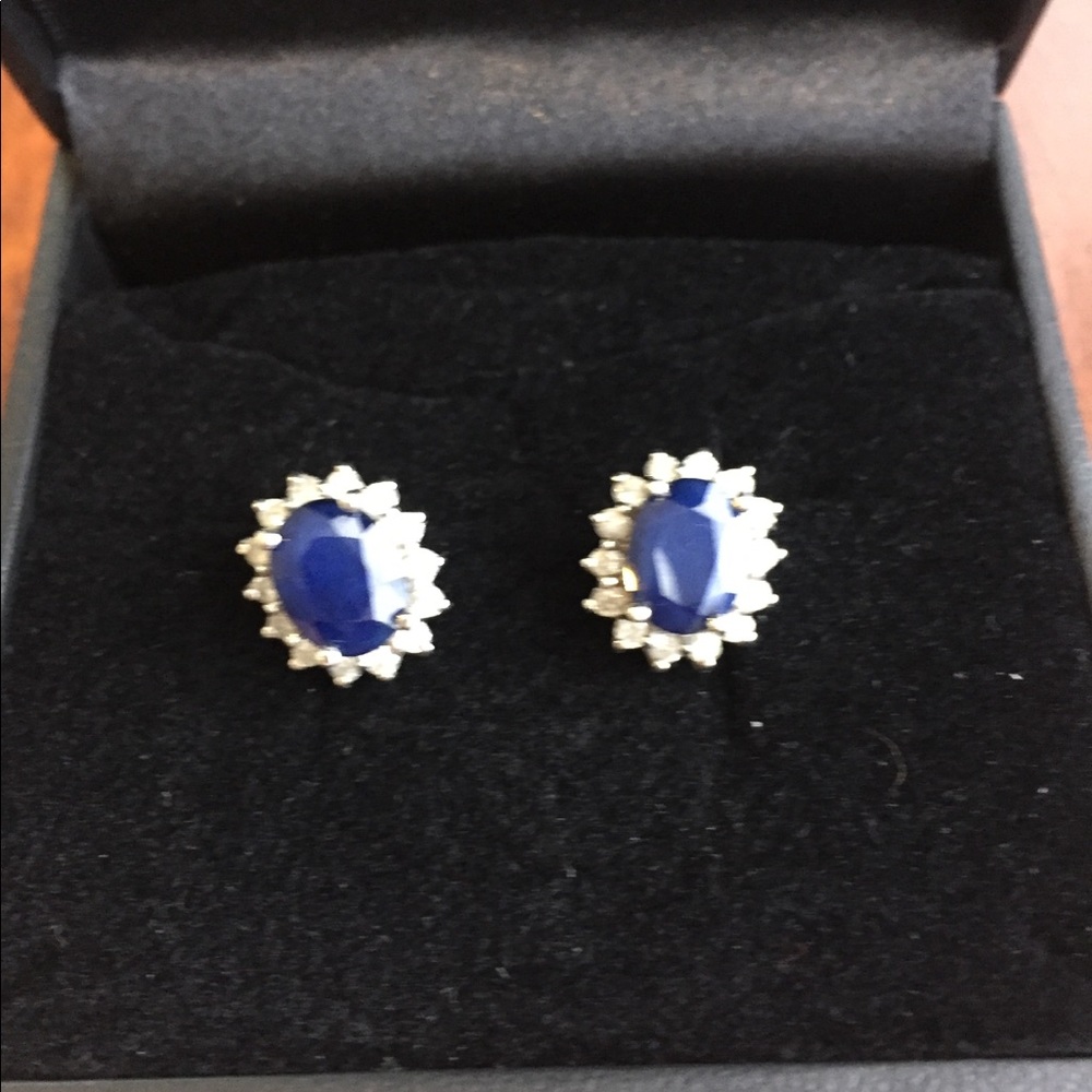 Beautiful 14k sapphire and diamond earrings ❤️❤️❤️ - Picture 5 of 5